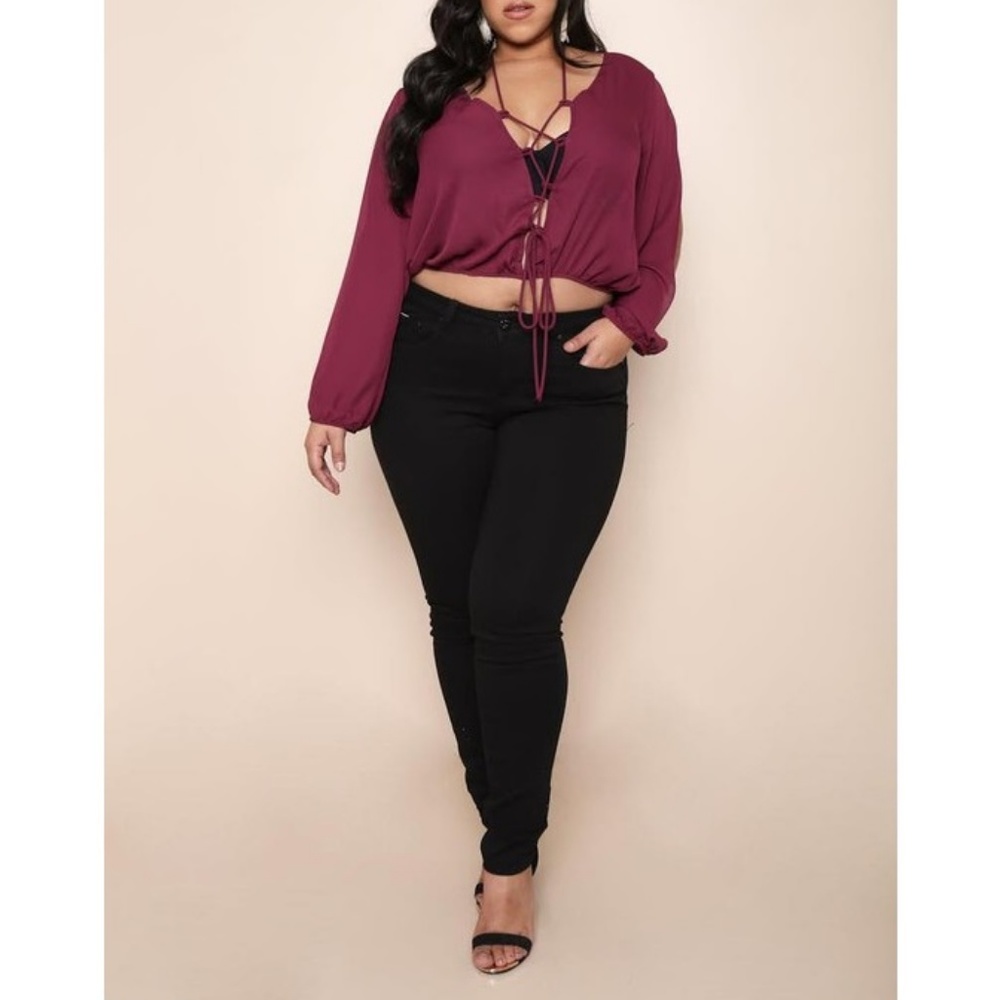 🎉HP🎉🆕🌸Laced up  Open Shoulder Burgundy Top - Picture 4 of 8